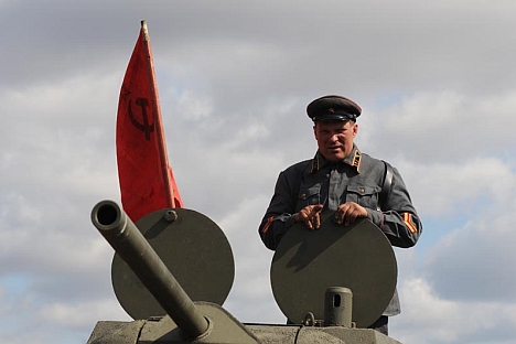 A military pensioner in the village of Bolshoi Oyesh has set up a workshop that builds life-size moving models of World War II tanks and armoured vehicles. Source: Andrey Shapran